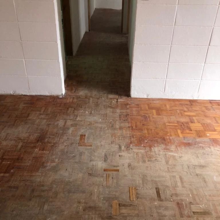 Pulido y encerado de pisos de madera