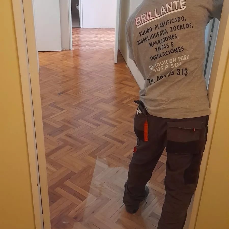 Pulido y encerado de pisos de madera