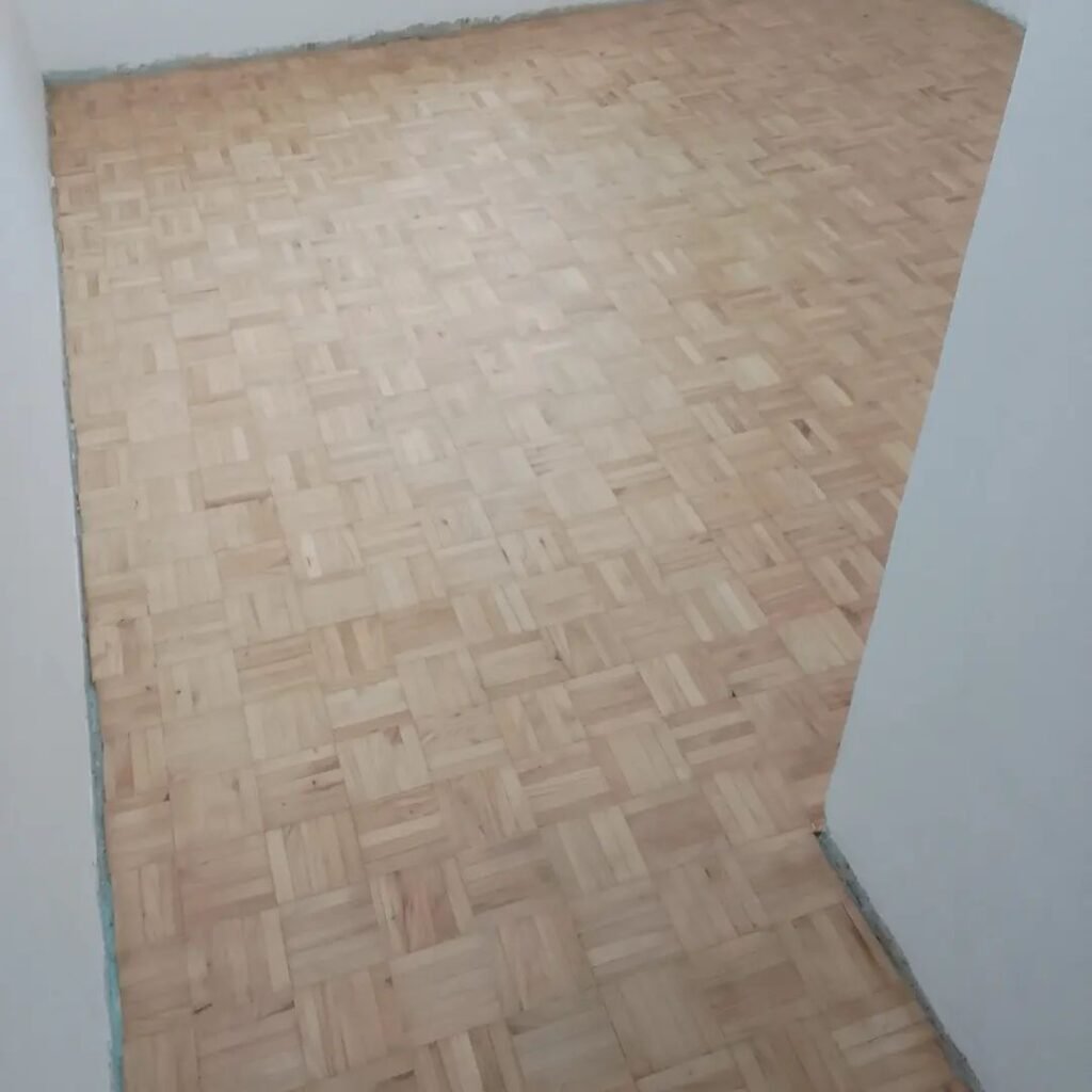 Pulido y encerado de pisos de madera