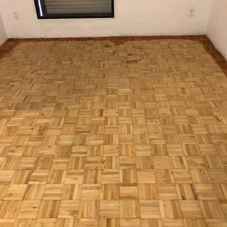 Pulido y encerado de pisos de madera