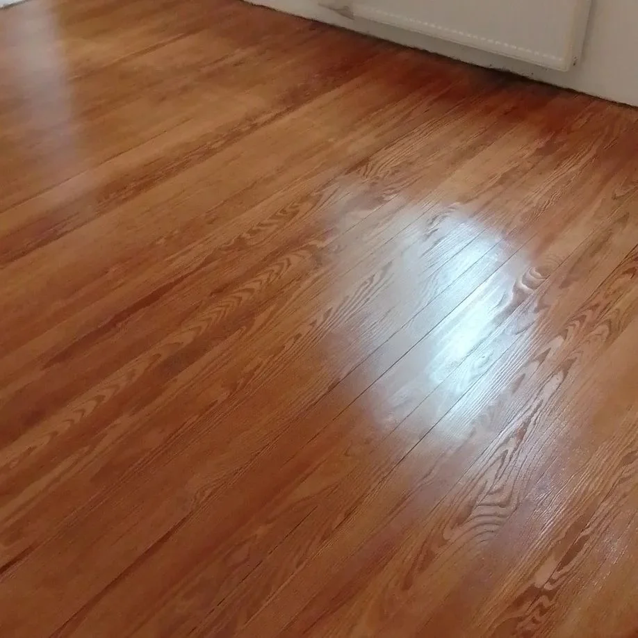 Retiro de moquette y pulido de pisos de madera