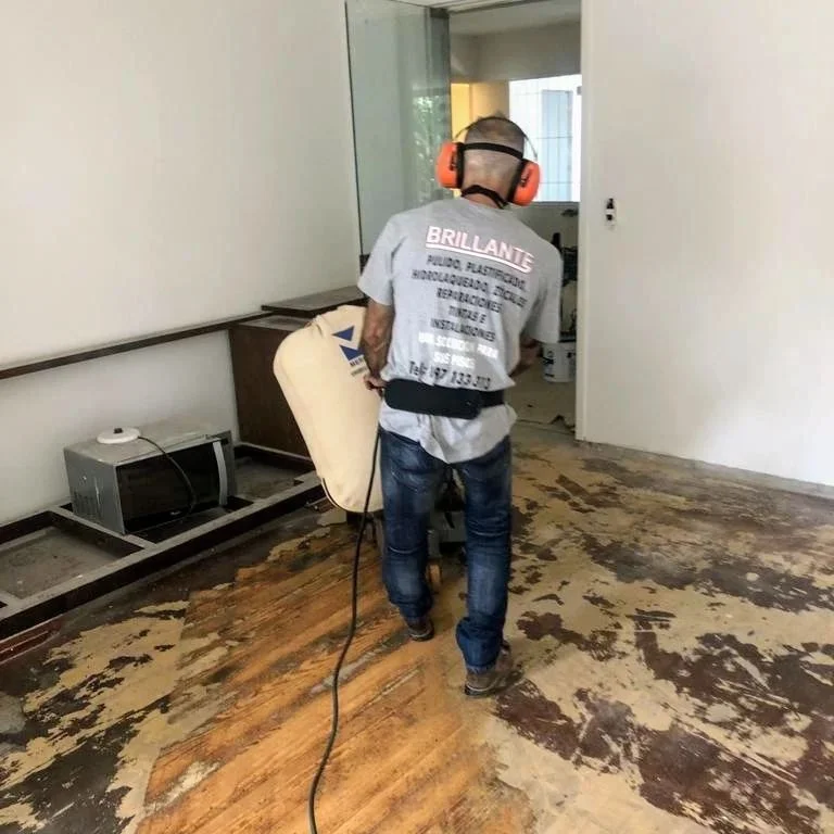 Retiro de moquette y pulido de pisos de madera