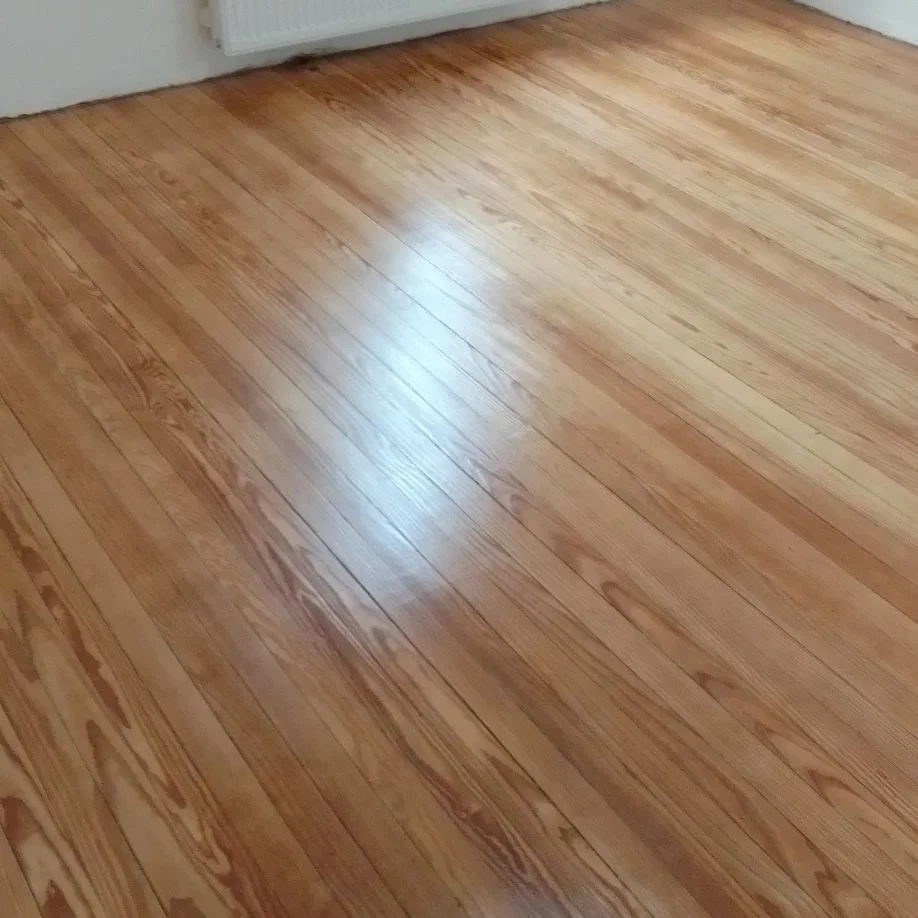 Retiro de moquette y pulido de pisos de madera