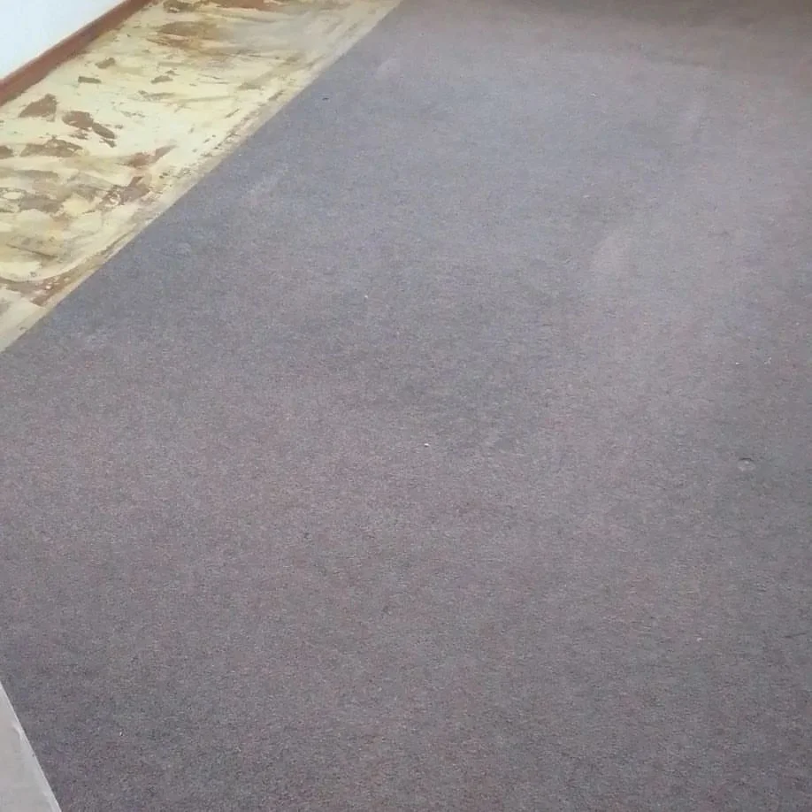 Retiro de moquette y pulido de pisos de madera